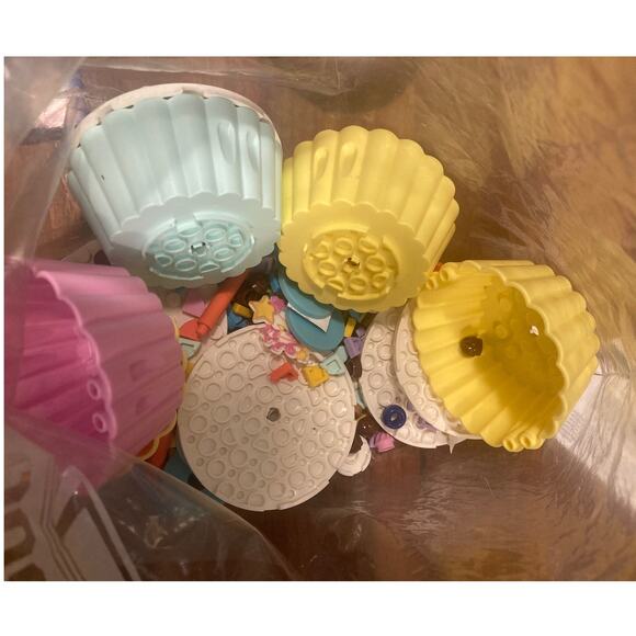 Lego DOTS Cupcake Set Baking-Inspired Crafting Indoor Fun Pre-owned - Picture 6 of 7